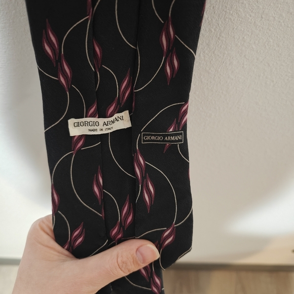 Giorgi Armani Vintage Floral Flame Tie 100% Pure Silk Purple Black - Picture 2 of 5